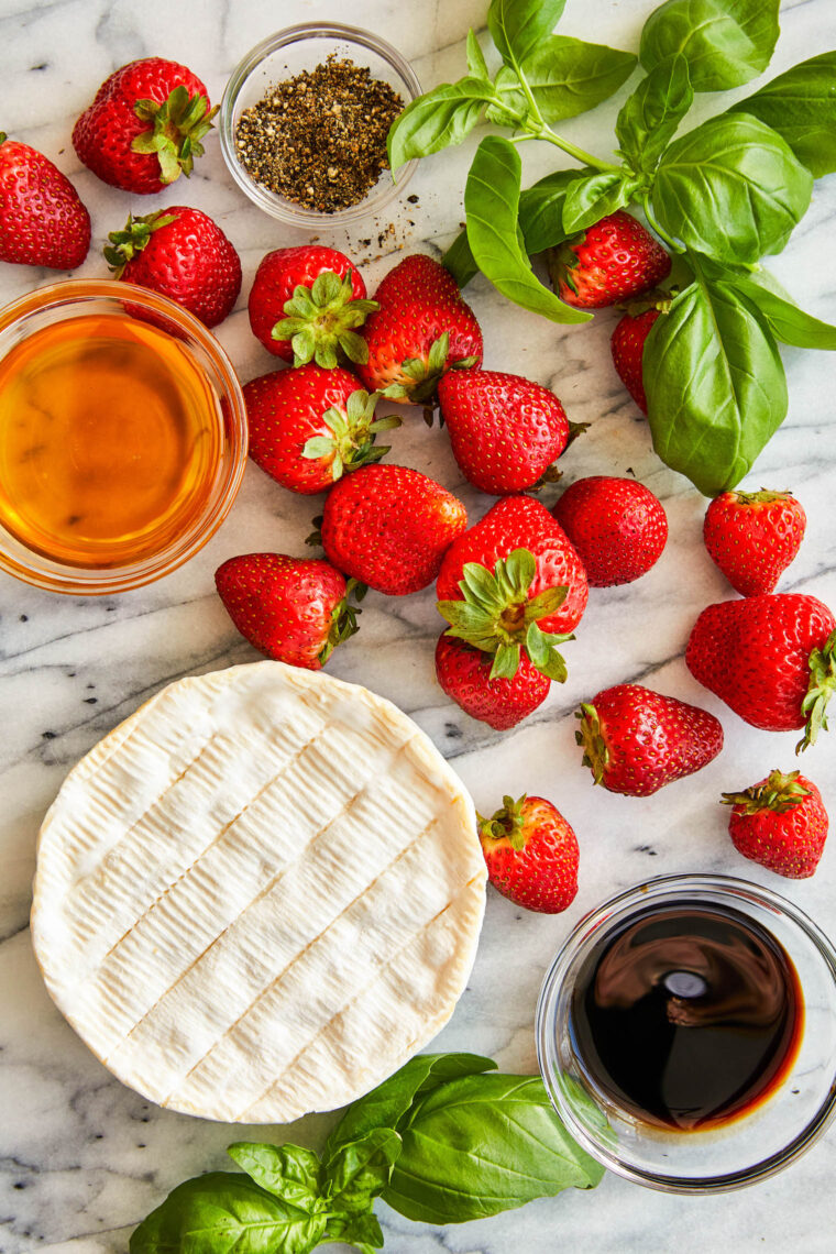 Strawberry Baked Brie - A crowd-pleasing appetizer! Warm, melted brie topped with all the honey-basil-strawberry goodness. SO AMAZINGLY GOOD!