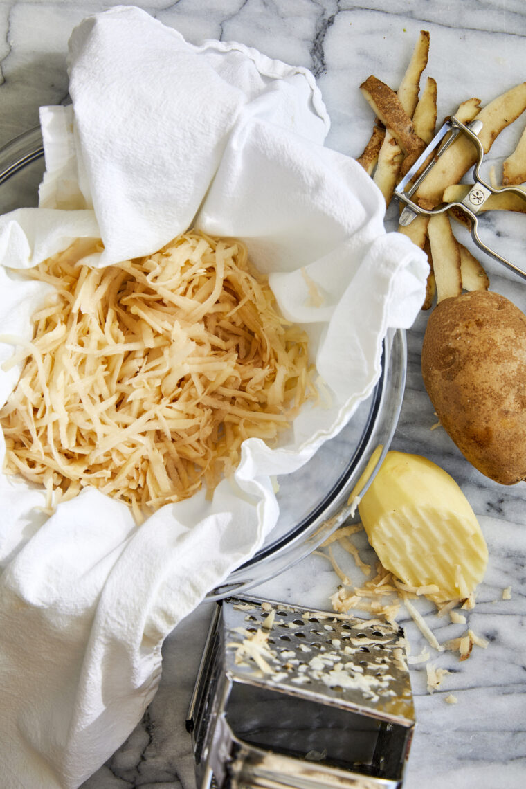 Homemade Crispy Hash Browns - Quick, easy and SO INCREDIBLY CRISPY! Comes out perfect every single time. Serve with ketchup and hot sauce!