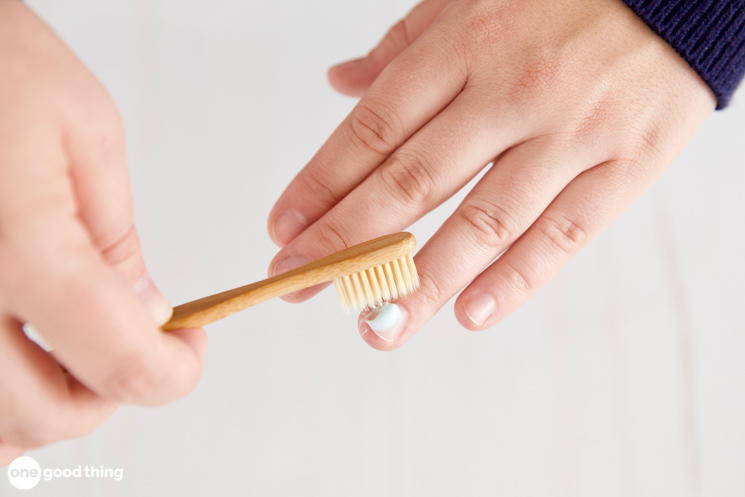 cleaning yellow nails