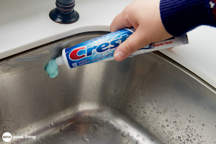 cleaning a stainless steel sink