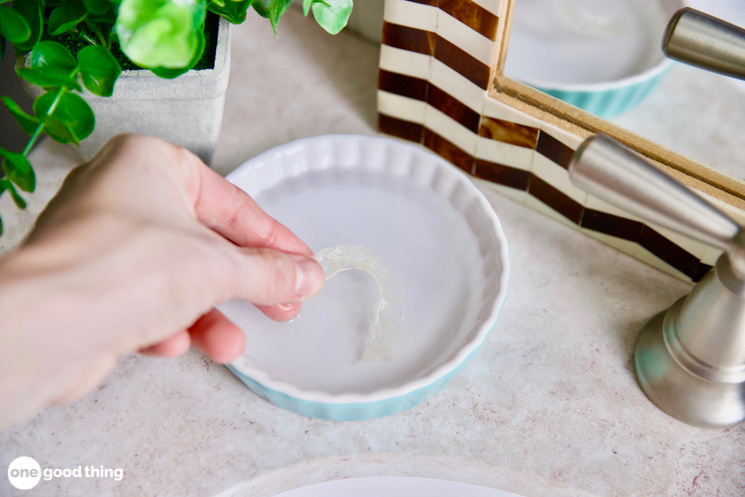 cleaning with denture tabs 