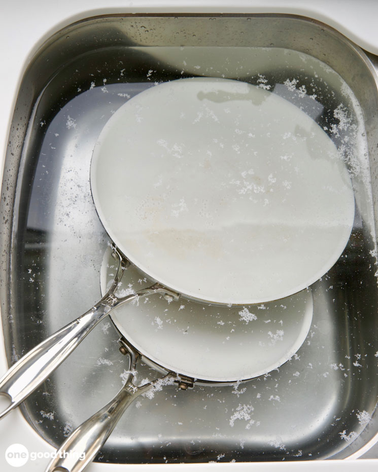 cleaning with denture tabs 