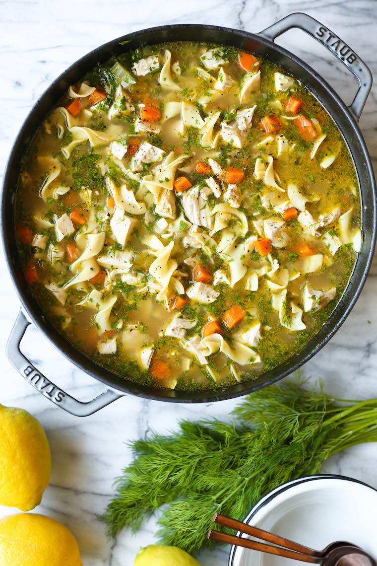 Immagine della zuppa di pollo e noodle fatta in casa 1