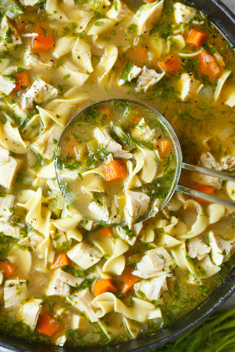 Immagine della zuppa di pollo e noodle fatta in casa 2