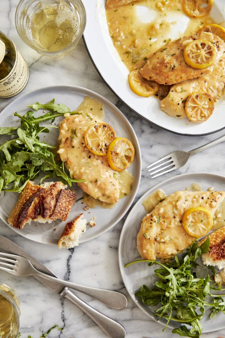 Petti di pollo al limone di Weeknight - Così veloci, così facili. E la salsa alle erbe e limone all'aglio è LA MIGLIORE. Servire con un'insalata leggera + pane croccante!