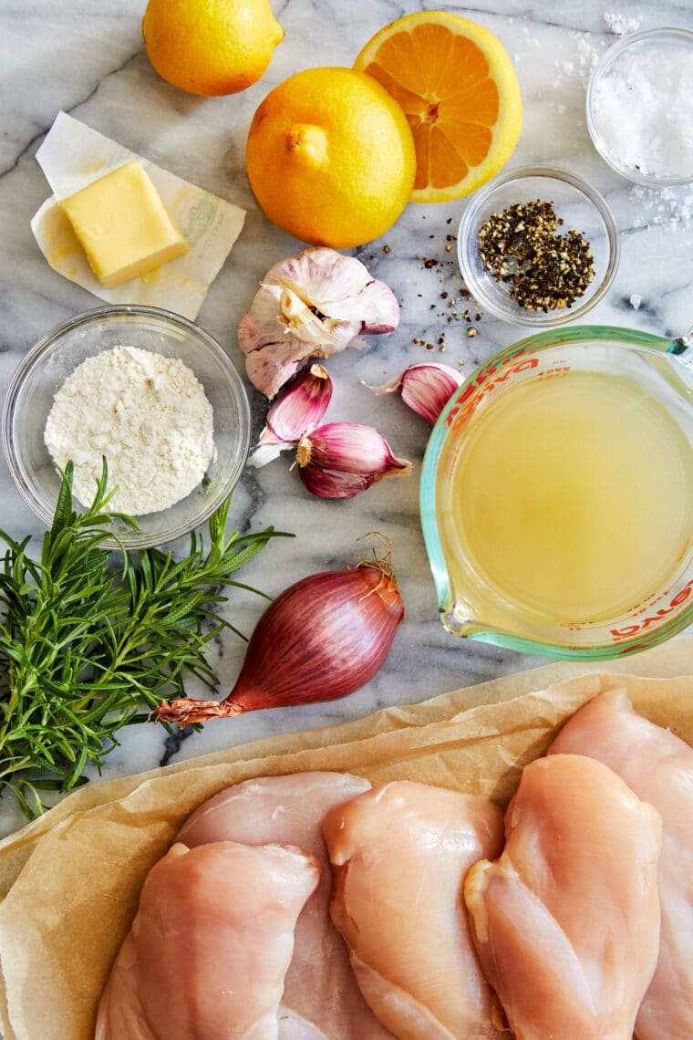 Petti di pollo al limone di Weeknight - Così veloci, così facili. E la salsa alle erbe e limone all'aglio è LA MIGLIORE. Servire con un'insalata leggera + pane croccante!