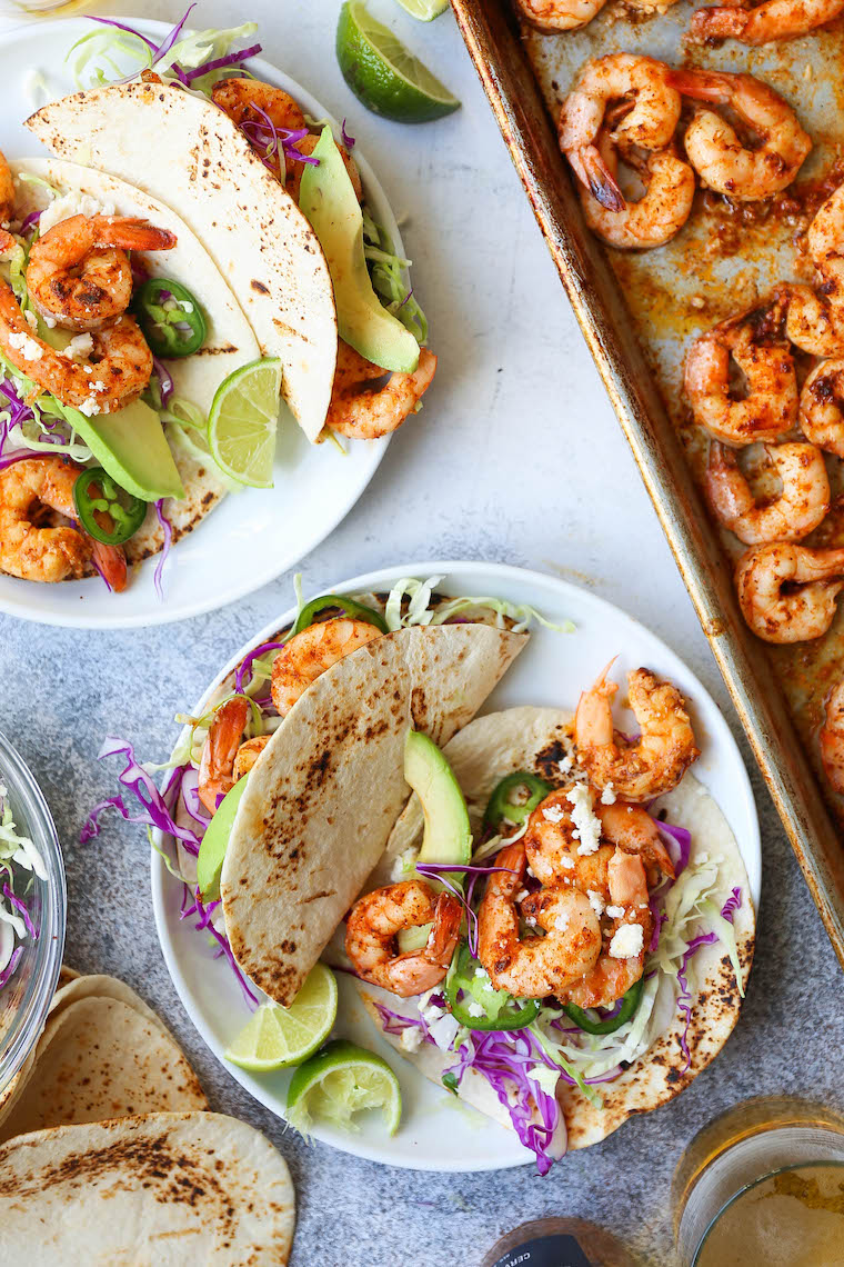 Tacos di gamberetti in teglia - Il modo più semplice e veloce per preparare tacos ai gamberetti! Così fresco e ricco di sapore, preparato in meno di 30 minuti. Vinci-vinci!