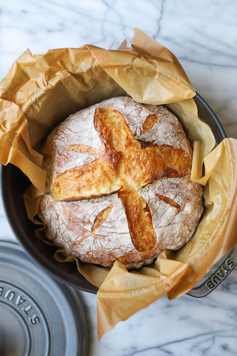 Pane facile senza impasto - INFALLIBILE e con solo 4 ingredienti! Così robusto e rustico con la crosta più incredibile + interno soffice, morbido e masticabile. Davvero, COSÌ BUONO.