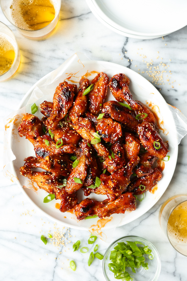 Sticky Asian Chicken Wings - Croccanti, appiccicosi, dolci, saporiti con la glassa caramellata perfetta. Fondamentalmente il miglior cibo per feste. DAVVERO BUONO.