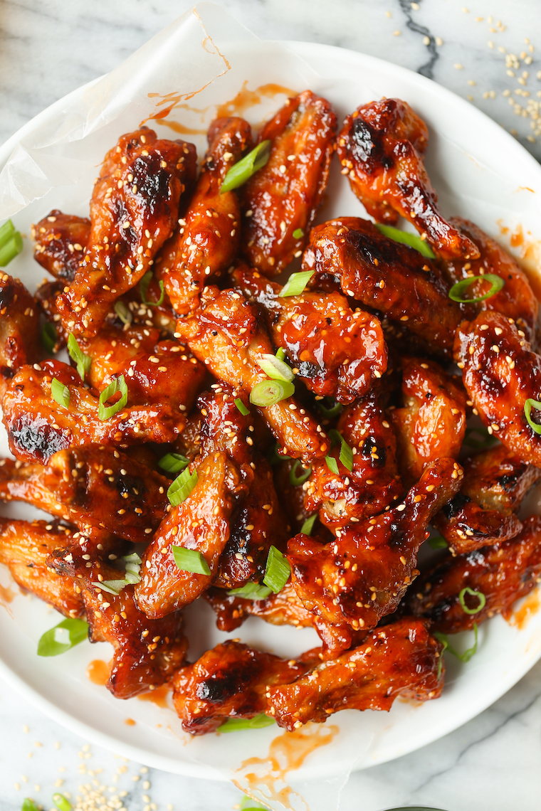 Sticky Asian Chicken Wings - Croccanti, appiccicosi, dolci, saporiti con la glassa caramellata perfetta. Fondamentalmente il miglior cibo per feste. DAVVERO BUONO.