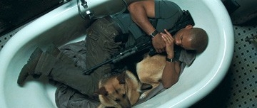 Will Smith e Abbey il cane insieme in Io sono Leggenda